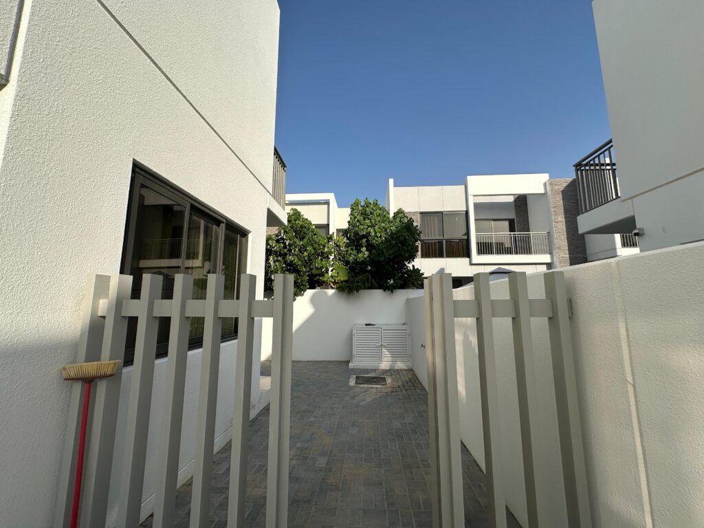 WhatsApp Image 2025-12-04 at 13.57.43 (1)