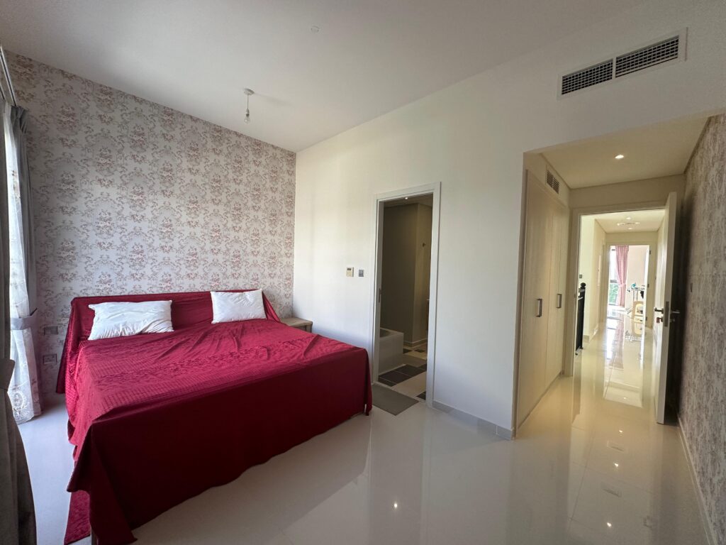 WhatsApp Image 2025-12-04 at 13.57.44 (1)